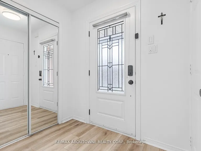 30 Harnesworth Cres — Photo 4