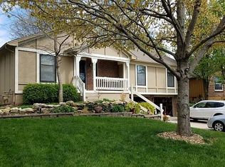 1539 NE Westwind Dr, Lees Summit, MO 64086
