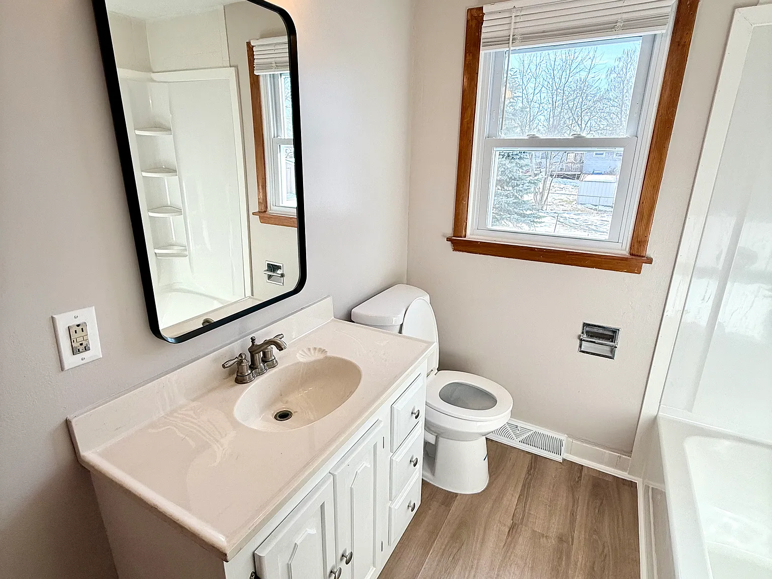 3 bed, 900 sqft, $1,900 — Photo 4