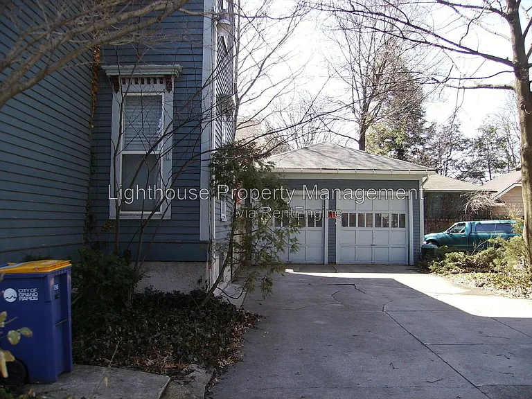 63 Michigan St NE — Photo 17