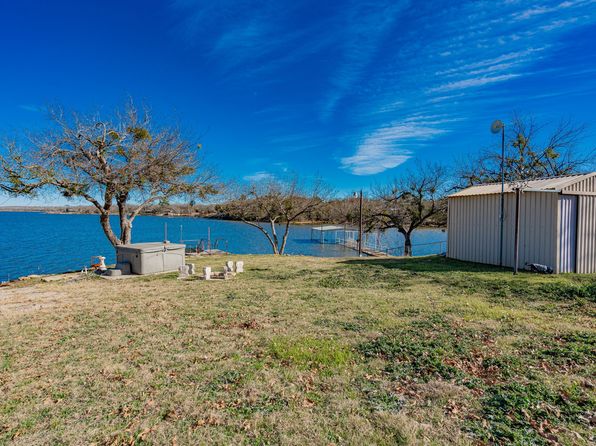 444 Frontier St, Bowie, TX 76230