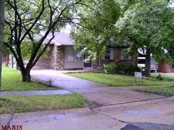 2123 Northernlimits Dr, Florissant, MO 63031