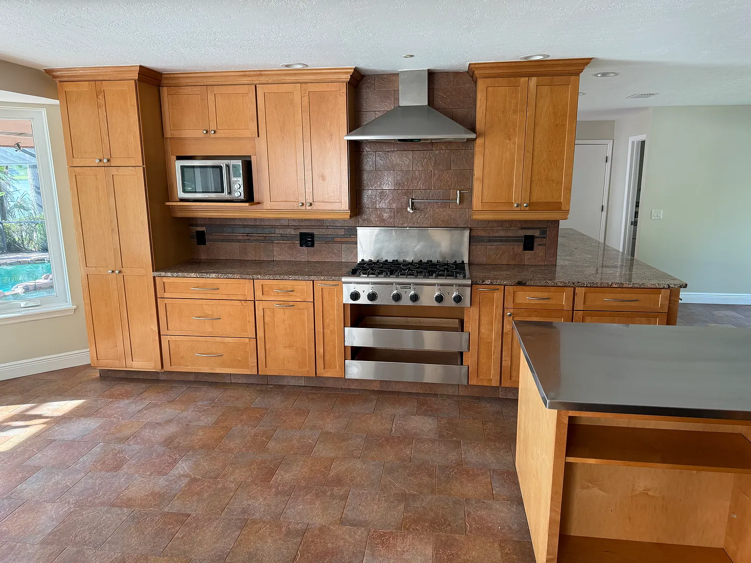 4 bed, 3166 sqft, $4,800 — Photo 4