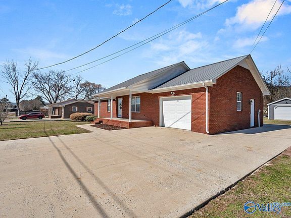 3rd image of 131 Mountain View Dr
