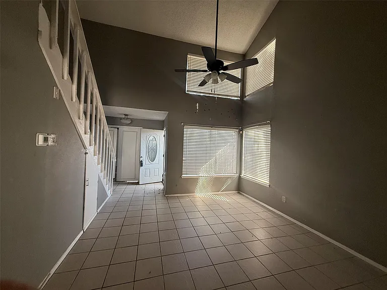 8498 Dairy View Ln — Photo 3