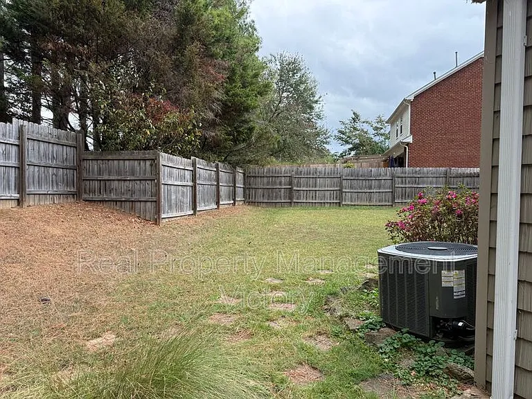 566 Treymoor Lake Cir — Photo 9