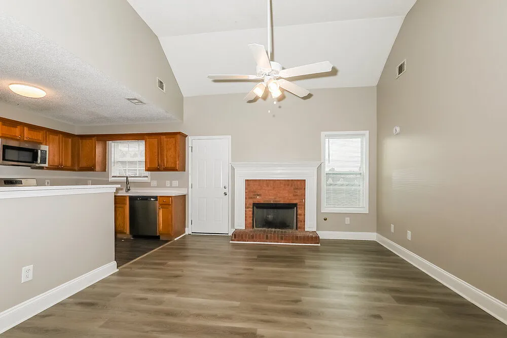 4 bed, 3.0 bath, 1678 sqft, $2,050 — Photo 4