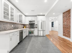 372 Clinton Ave, Brooklyn, NY
