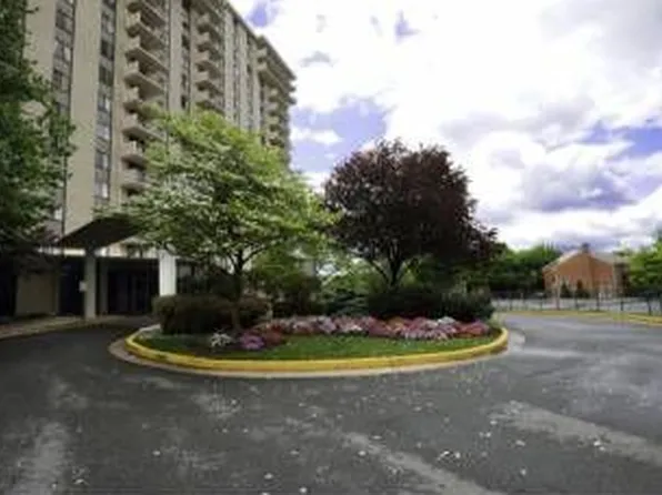 7420 Westlake Ter #B-1210, Bethesda, MD 20817