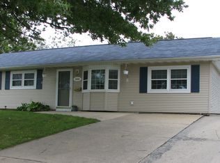 5699 Deerwood St SW, Cedar Rapids, IA 52404