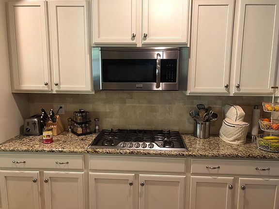 Gourmet kitchen
