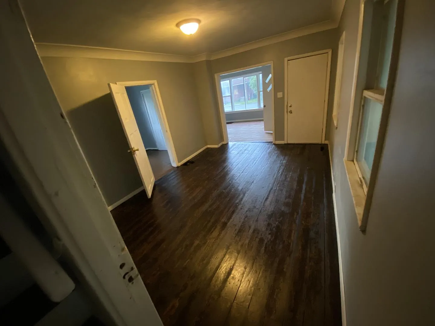 820 E Lewis St — Photo 2
