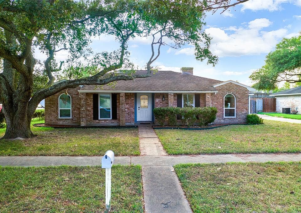 1st image of 318 Coppersmith Dr