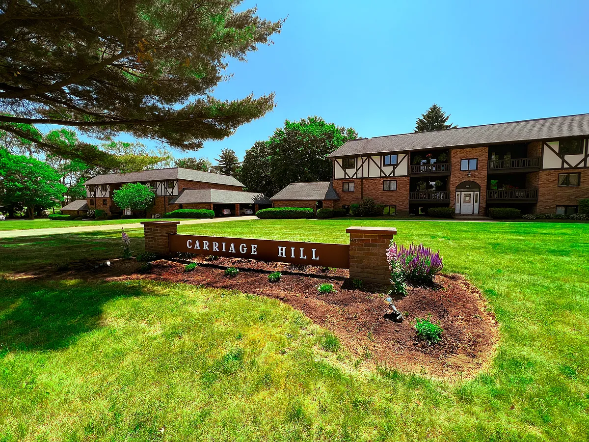 Building Photo - Carriage Hill Apartments