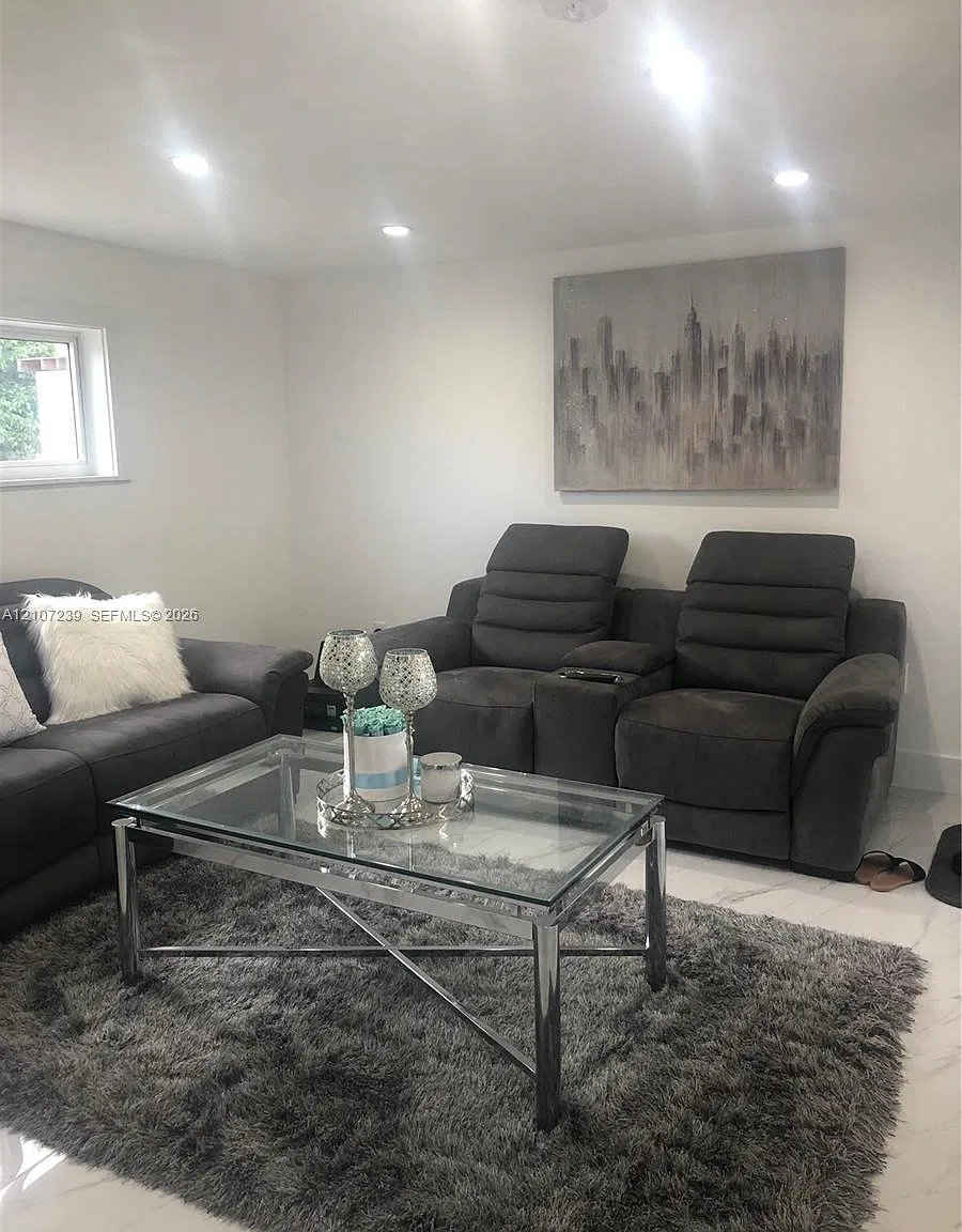 2 bed, 865 sqft, $2,650 — Photo 2