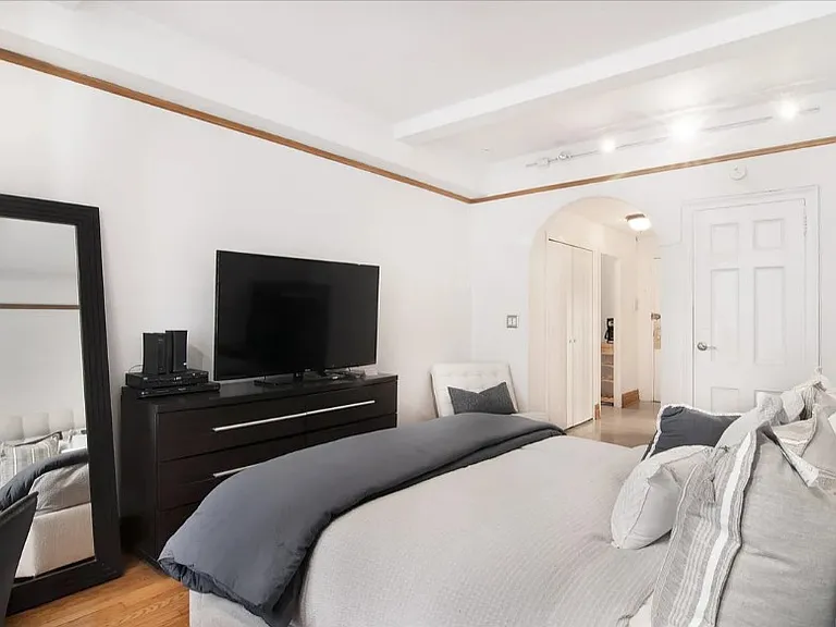 145 W 58th St #11B — Photo 3