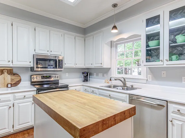 207 Custer Trl — Photo 7