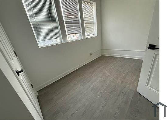 4th image of 333 N Pine Ave #13