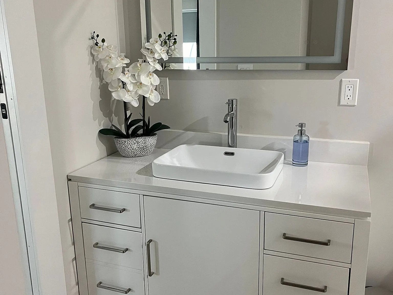 2 bed, 700 sqft, $2,000 — Photo 3