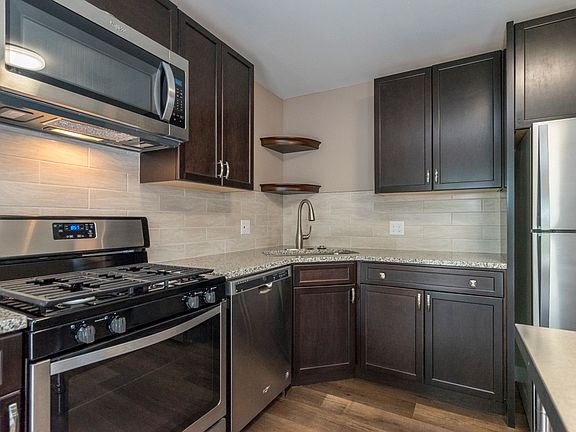 5th image of 1020 Park Ln