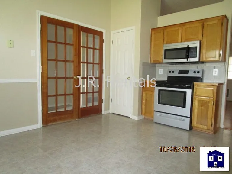 1506 Creek St — Photo 43