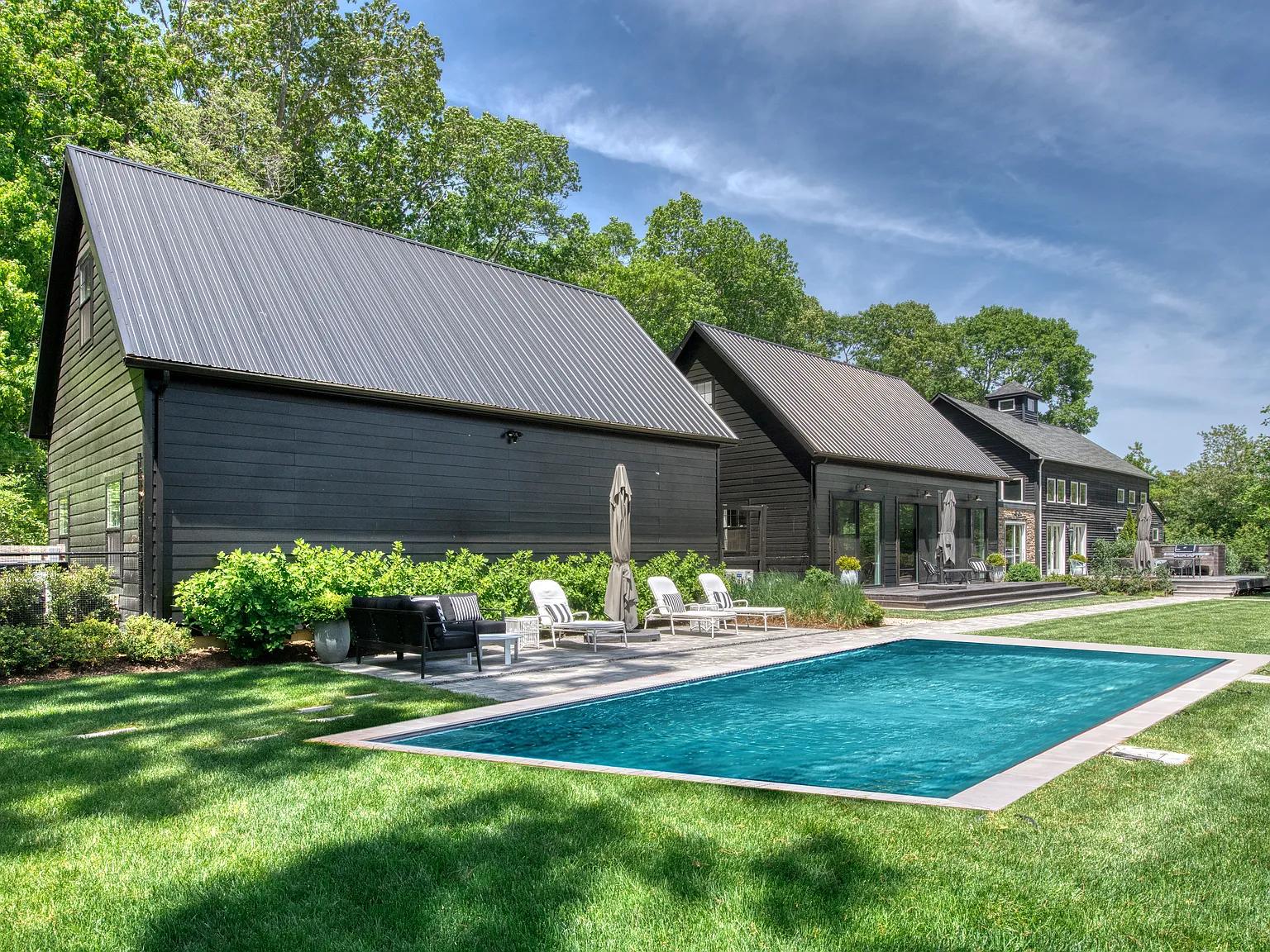 Private Retreat with Heated Gunite Pool and Golf Course Access — Photo 2