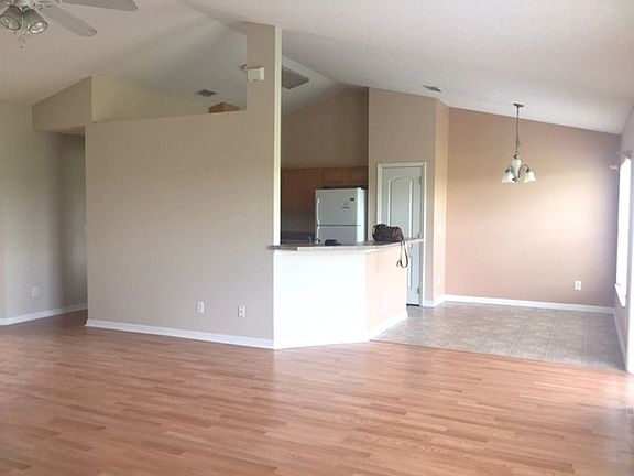 2nd image of 1392 Willow Wind Dr