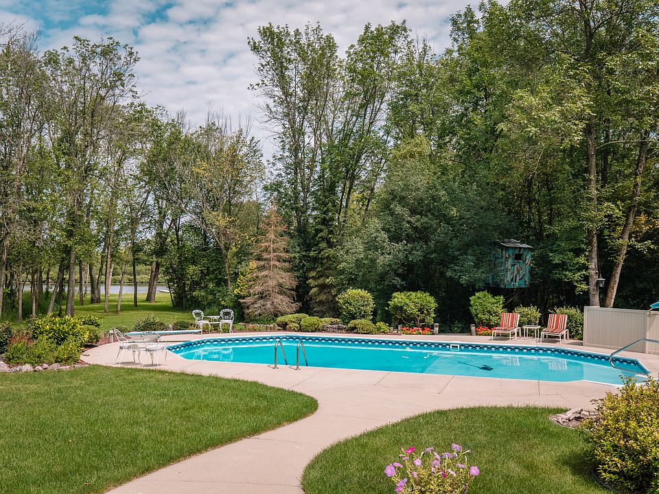 1st image of 2808 W Riverland Dr