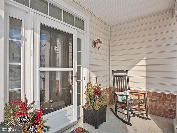 2nd image of 125 Sandridge Ct