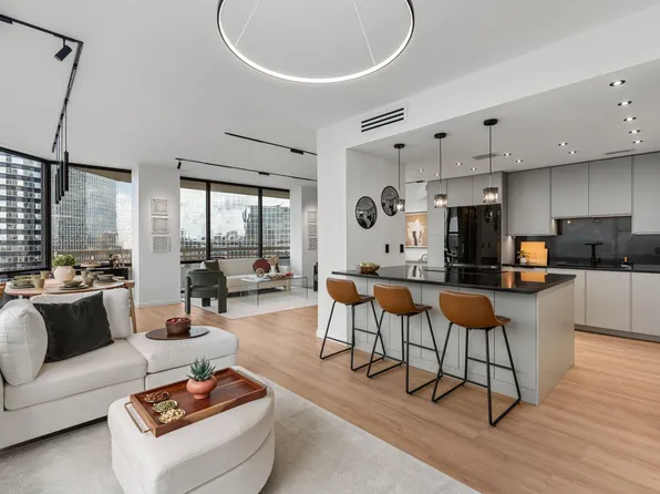 14 Greenway Plz Unit 9R, Houston, TX 77046