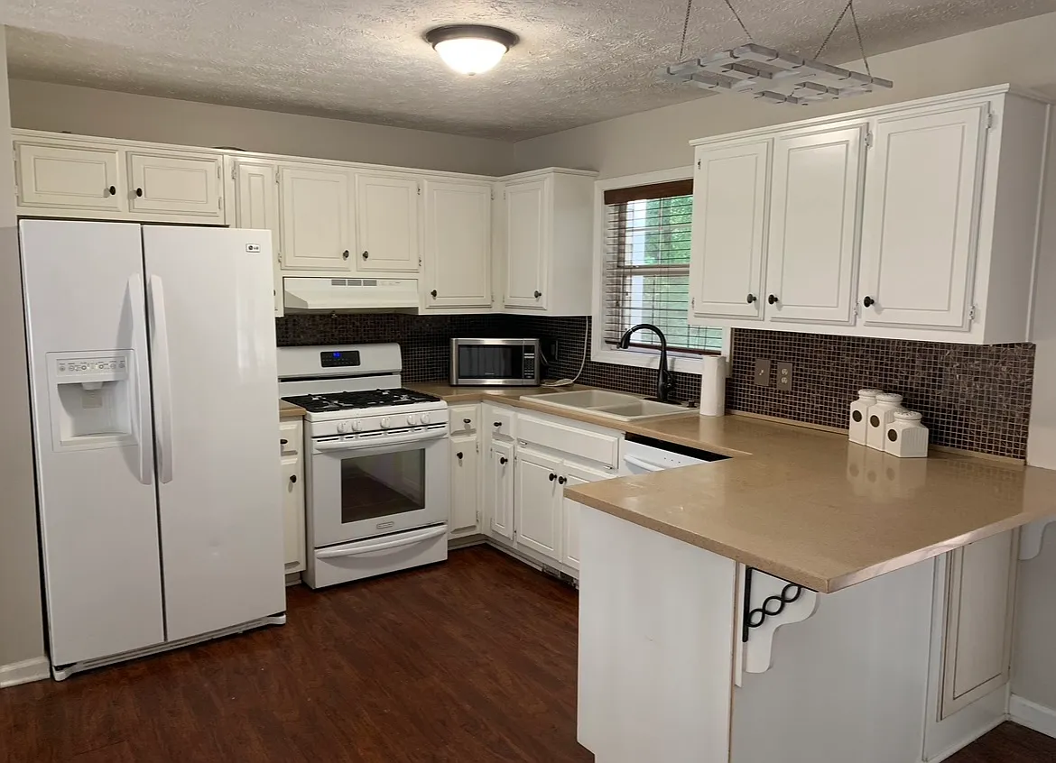 4 bed, 2.5 bath, 1758 sqft, $2,200 — Photo 4