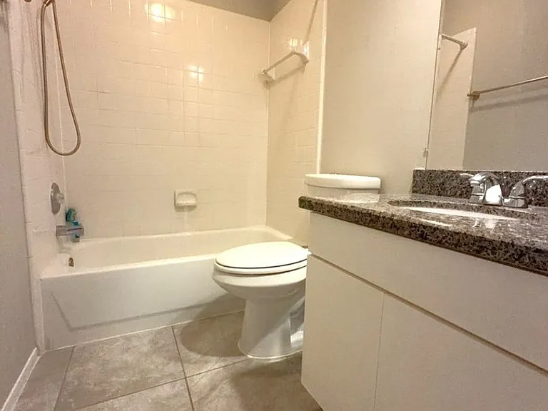 2106 Lexington Woods Dr — Photo 15