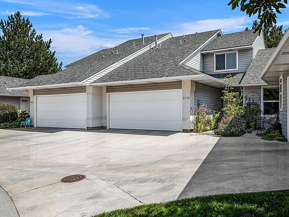 Front View of Townhouse (Garage for 5576 is in the middle of the photo)