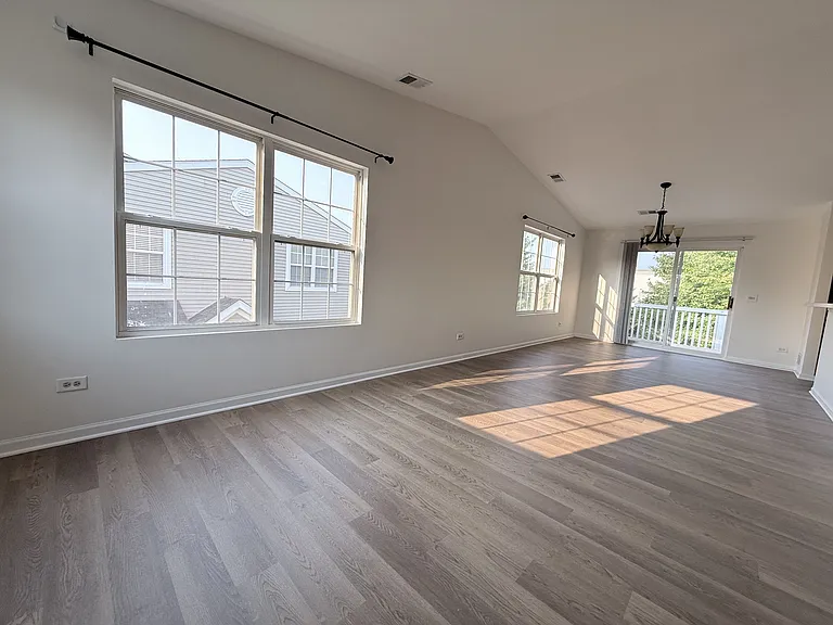 1424 Westhampton Dr — Photo 3
