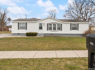 409 S Range St, Wolcott, IN 47995