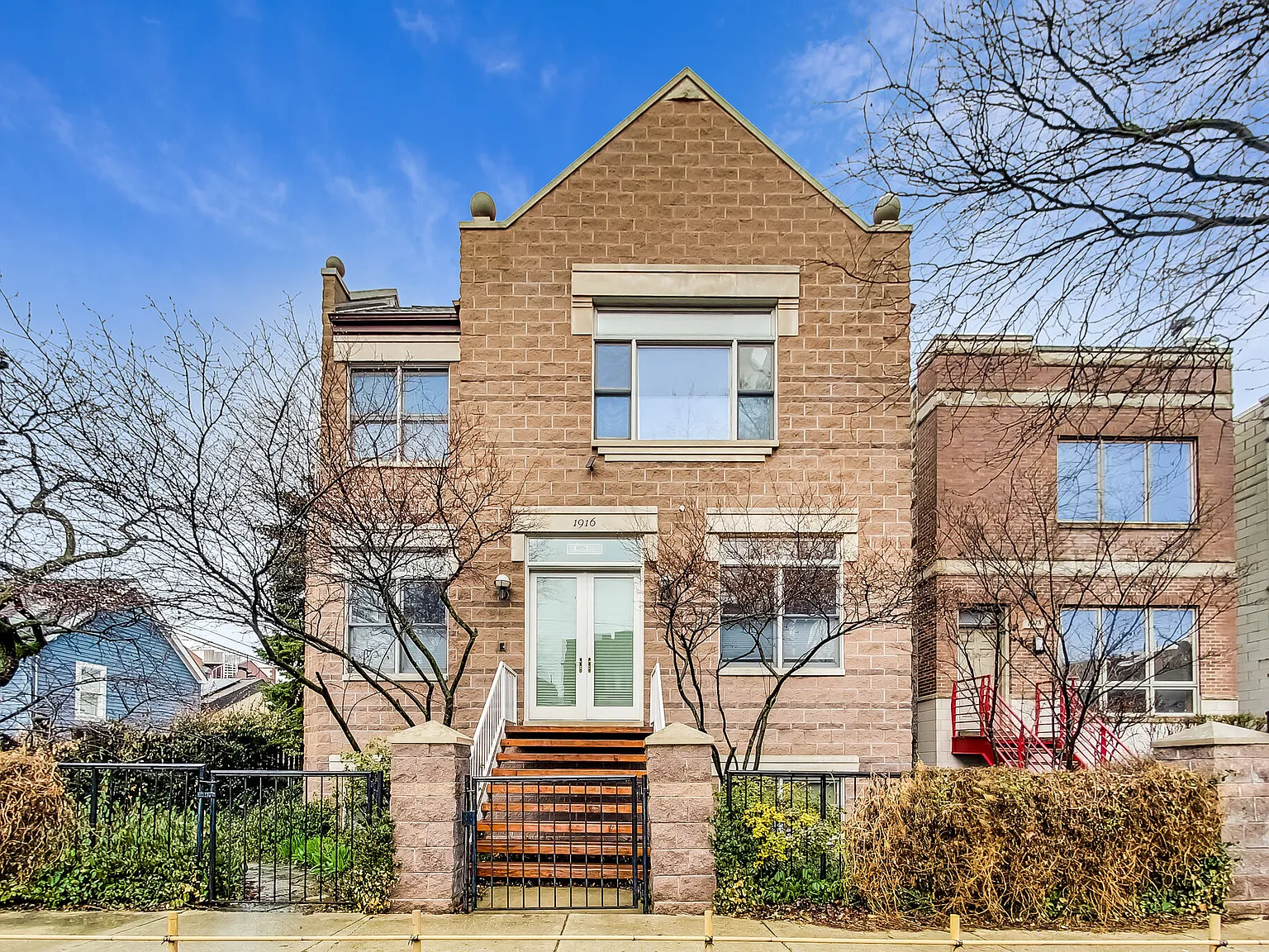 3 bed, 2.5 bath, 2448 sqft, $6,100 — Photo 1