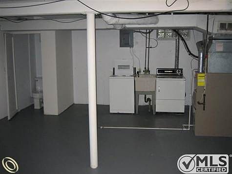 FULL PRIVATE BASEMENT