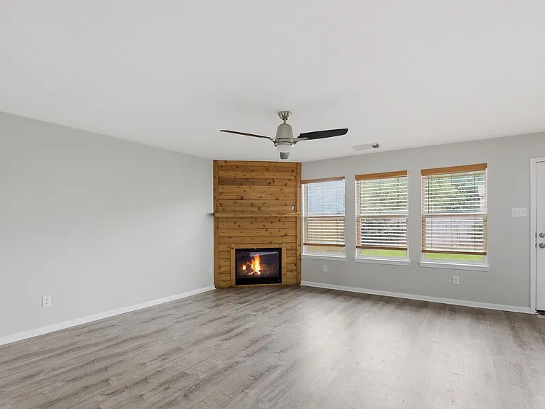 5727 Landon Creek Ln — Photo 4
