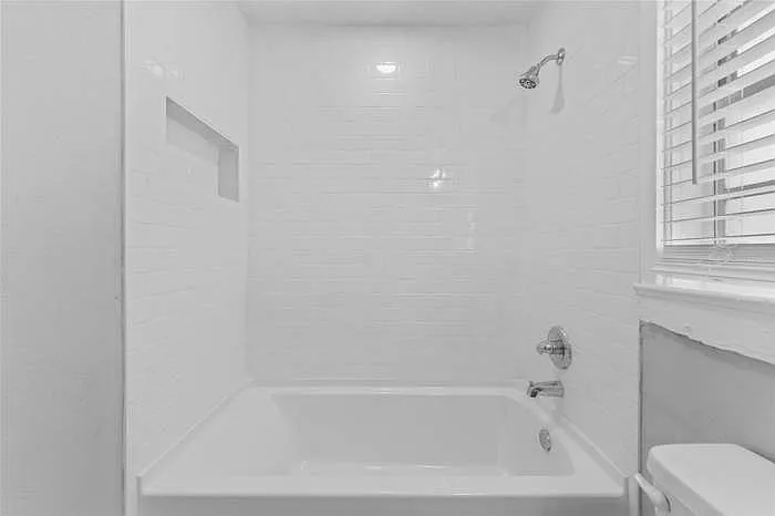 1603 E 33rd Ave — Photo 9