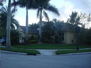 2000 Harbor View Cir, Weston, FL 33327