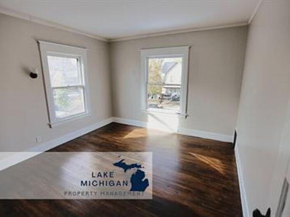 3rd image of 848 Kalamazoo Ave SE