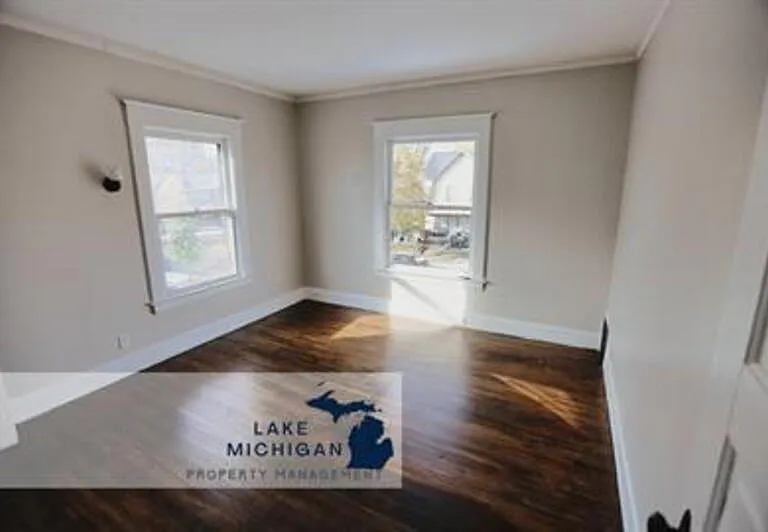 848 Kalamazoo Ave SE — Photo 3