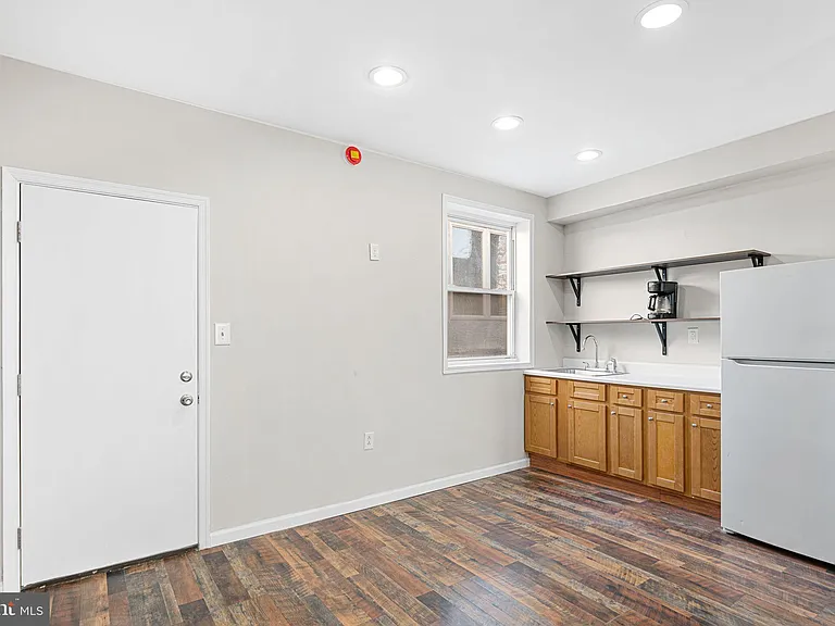 1152 S 15th St — Photo 16