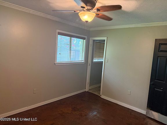 5th image of 3654 Hood Dr
