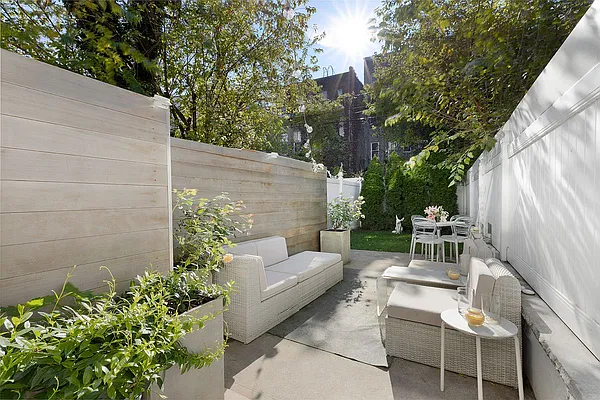 Rented by Compass | media 21