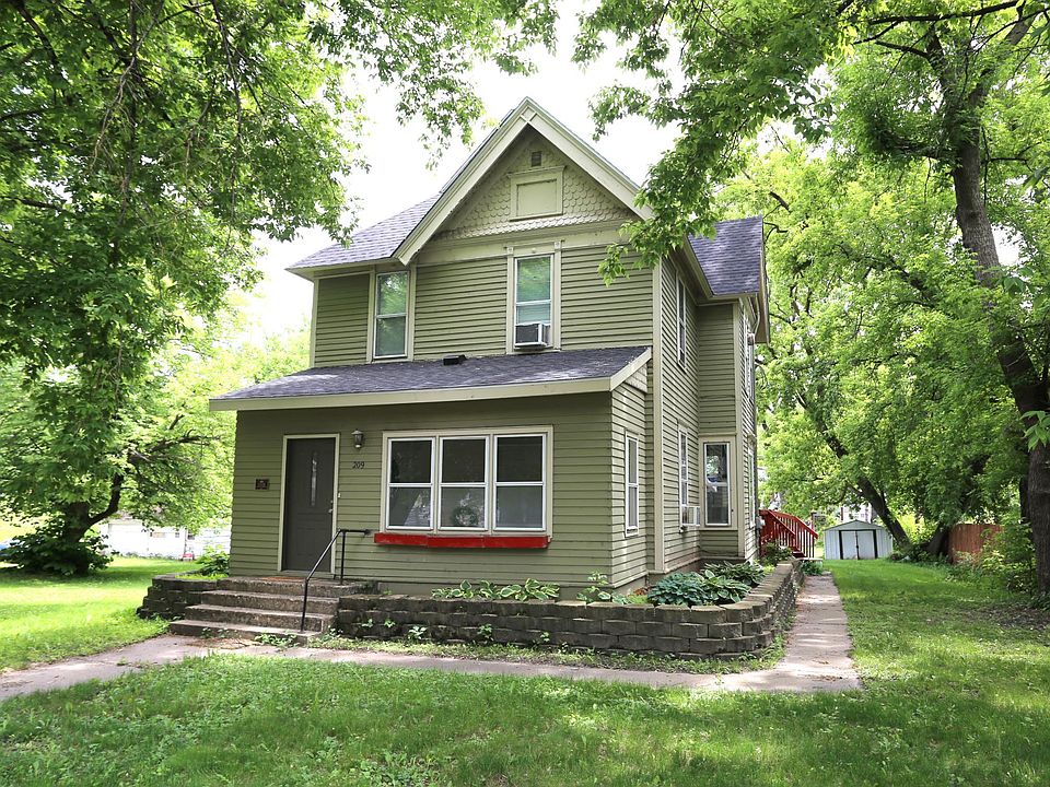 1st image of 209 4th St E