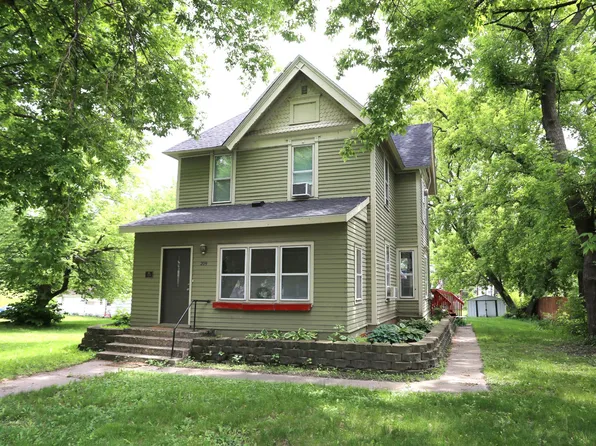 209 4th St E, Carver, MN 55315