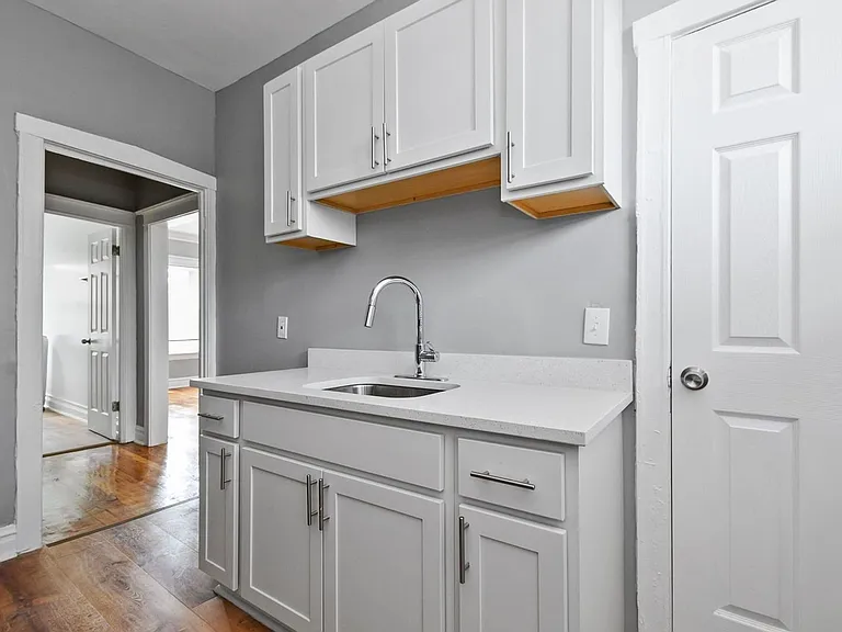 7557-59 S. Calumet Ave. / 348-58 E 76th St. — Photo 6