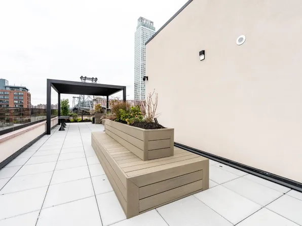 376 Bedford Avenue image 21 of 23