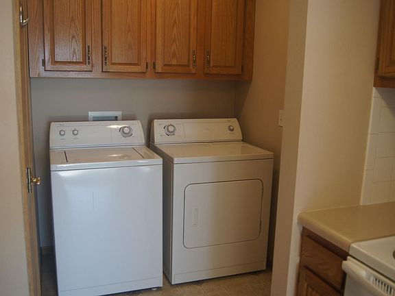 Washer/dryer, door to garage